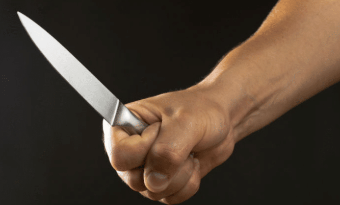 Amenaza con matar a su madre