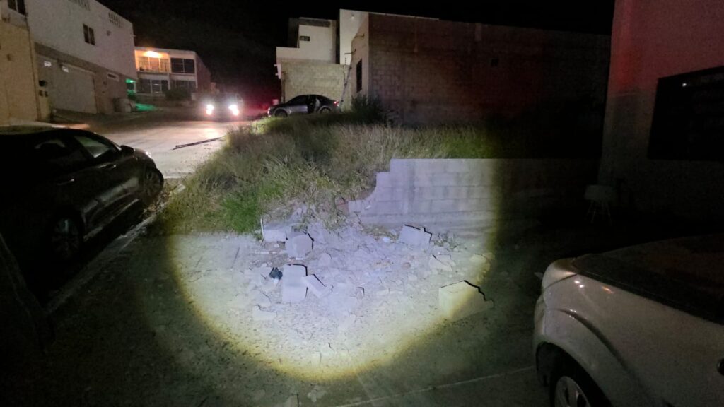 Volcadura de pipa deja cuantiosos daños materiales 6 395