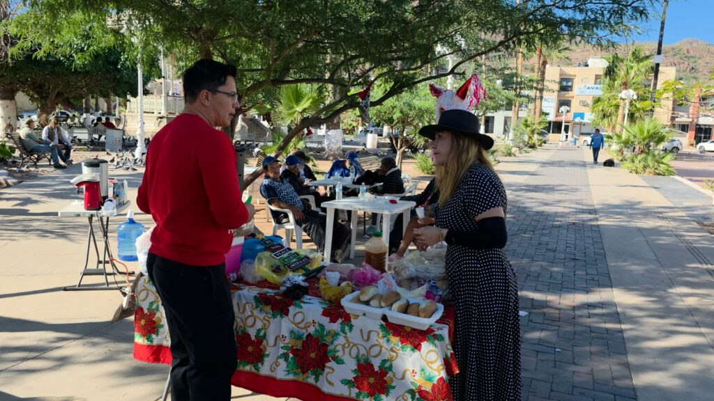 Disfrutan indigentes de posada navideña 5 406