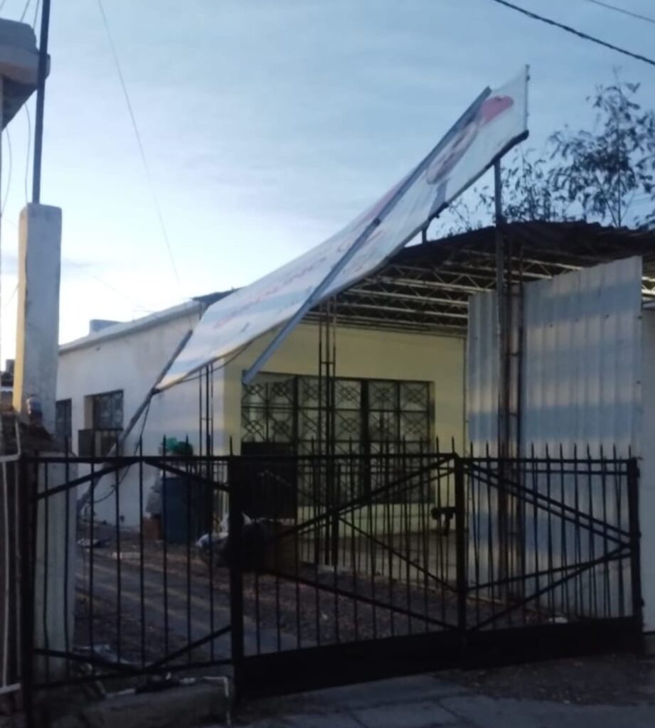 Vandalizan Casa de Gestión del diputado Sebastián 2 489 2