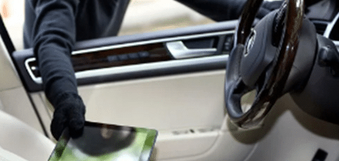 Roban en interior de vehículo