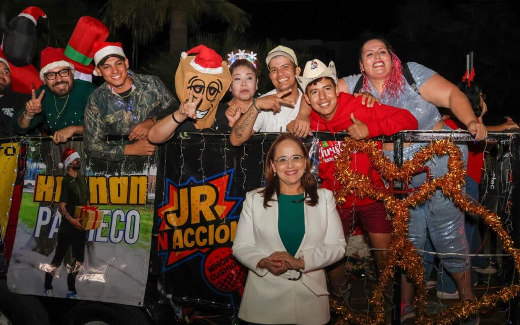 Disfrutan guaymenses del desfile navideño 5 88