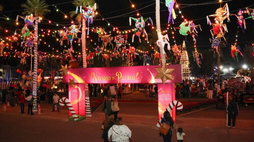 Disfrutan guaymenses del desfile navideño 10 93 1