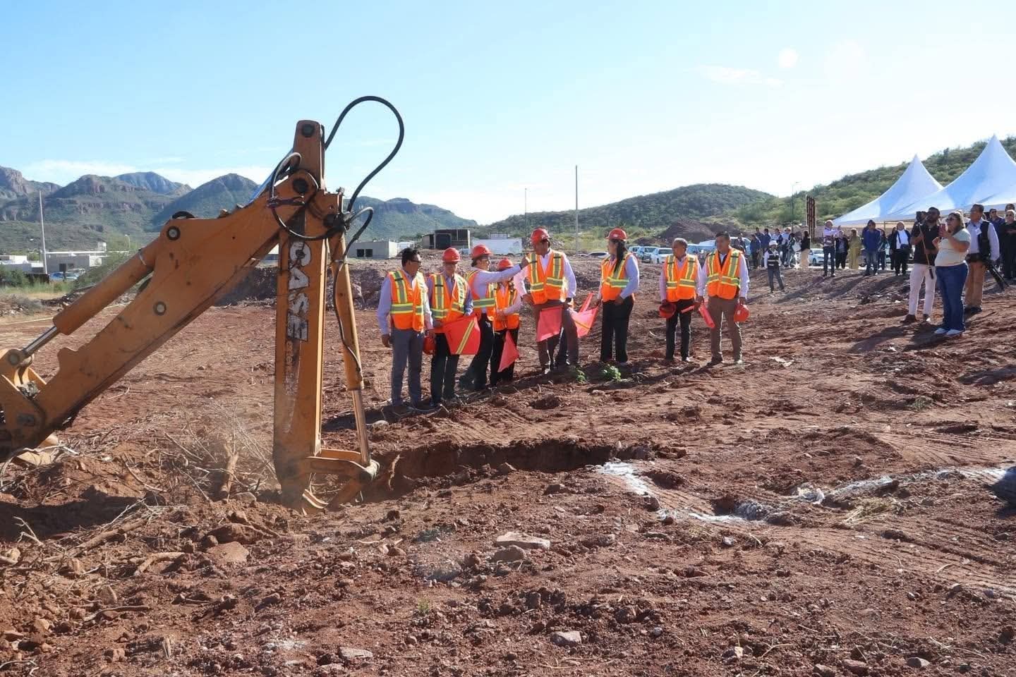 Inicia construcción en casas para magisterio
