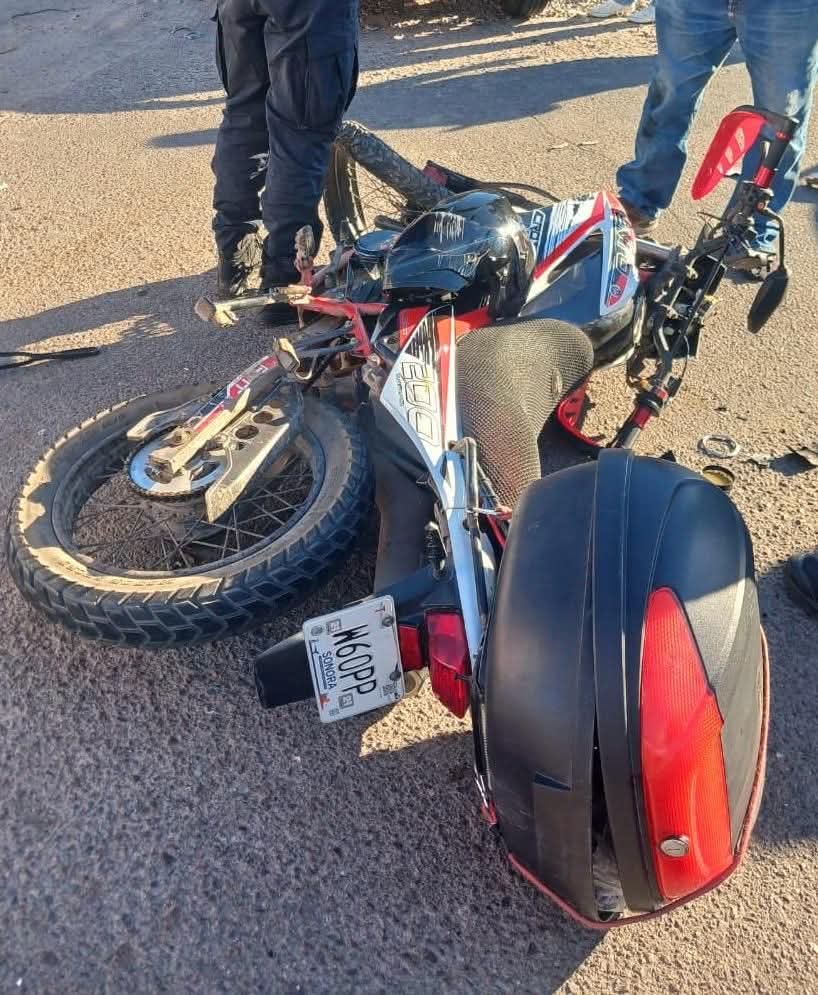 Impacta auto a motociclista