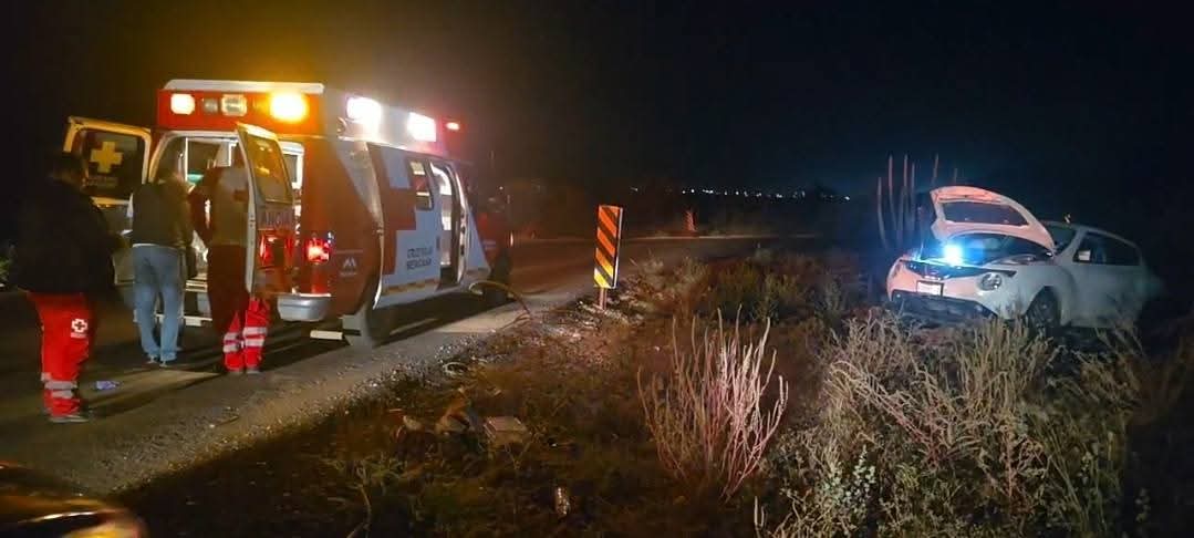 Resulta mujer lesionada en accidente