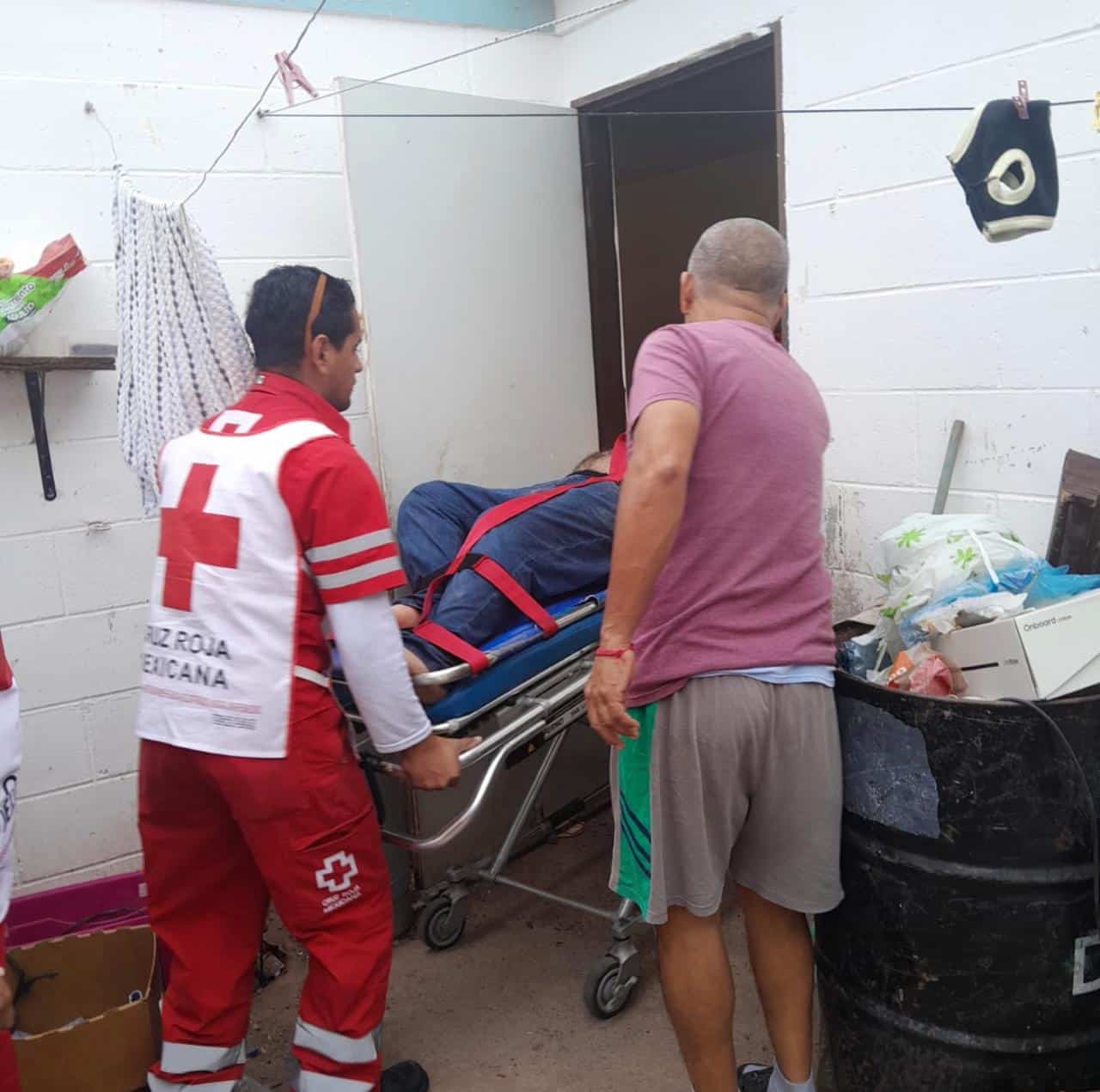 Intenta suicidarse y lo rescata su esposa en el puerto de Guaymas