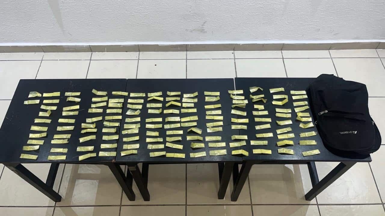 Decomisan 132 envoltorios de narcótico