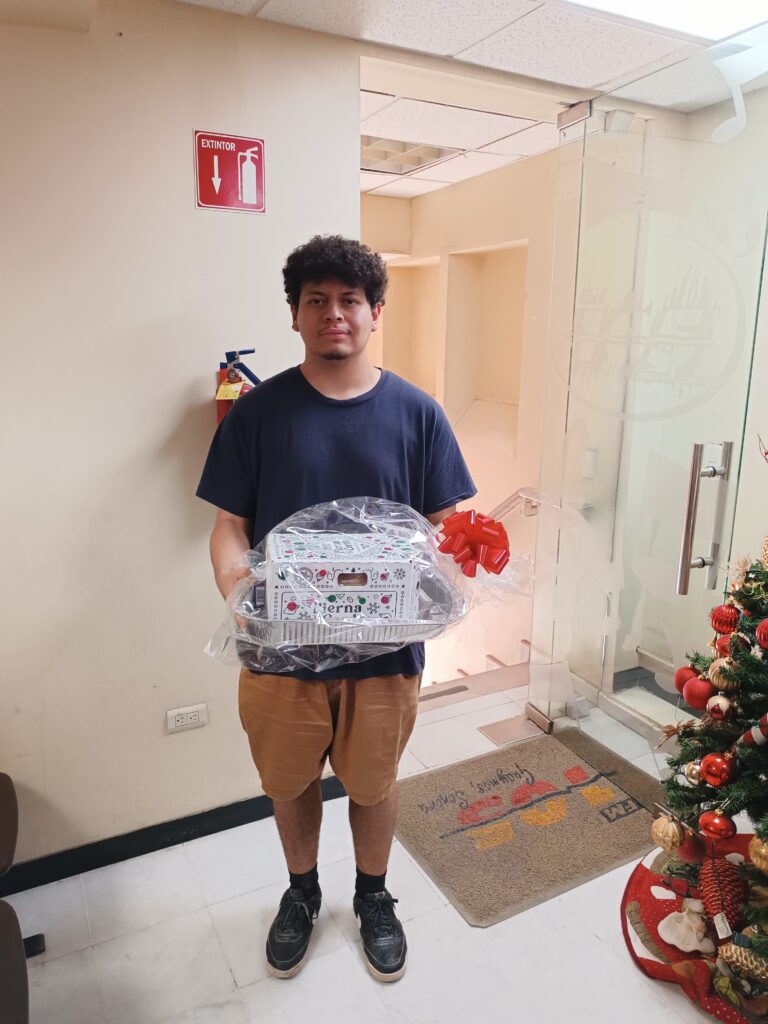 FM105 regala sonrisas 1 IMG 20251223 WA0275