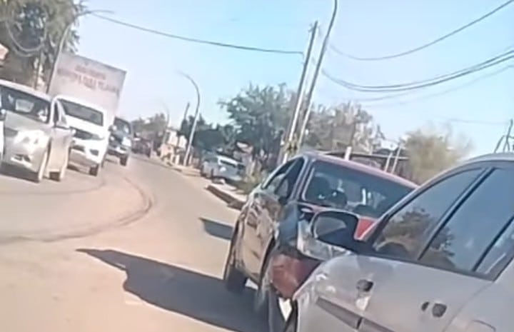 Chocan autos en El Rastro 1 el rastro