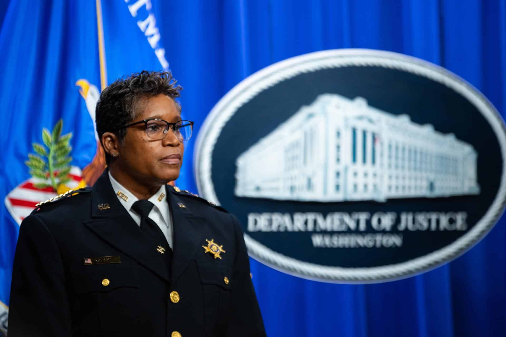 Jefa de la policía de Washington renuncia tras ataque a Guardias Nacionales