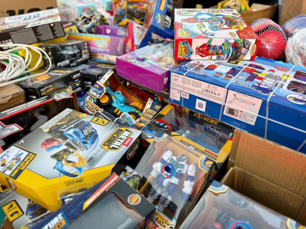 Lleva alcalde juguetes a niñas y niños de colonias de la periferia 2 WhatsApp Image 2025 12 29 at 6.57.11 PM 5