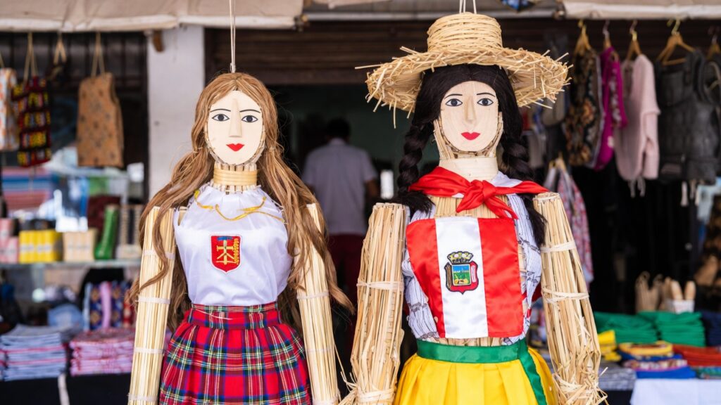 Dina Boluarte y la tiktoker "Moca" lideran la venta de muñecos de fin de año en Perú 1 dina bouarte