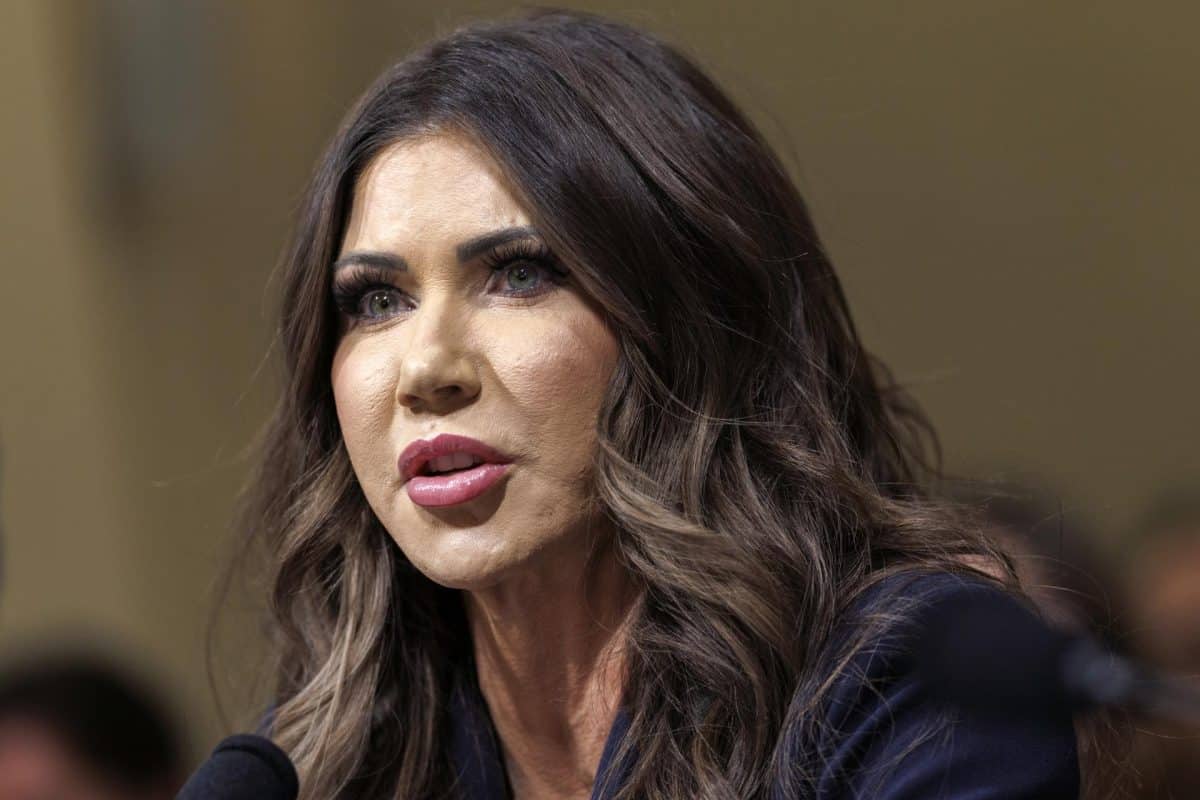 Demócratas exigen la Dimisión de la Secretaria de Seguridad Nacional de Trump, Kristi Noem