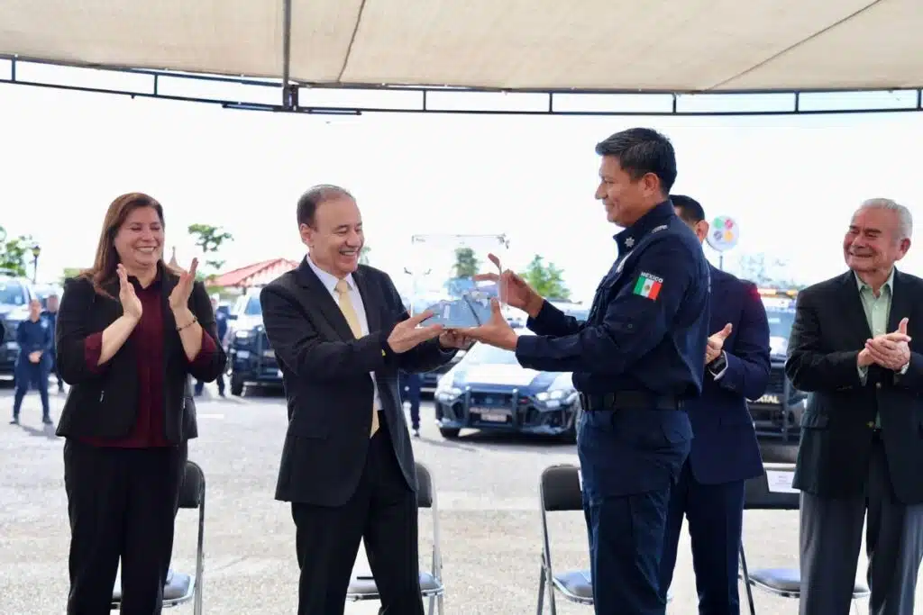 Gobernador Durazo duplica estado de fuerza con más patrullas y reconoce a policías en su día 3 Durazo