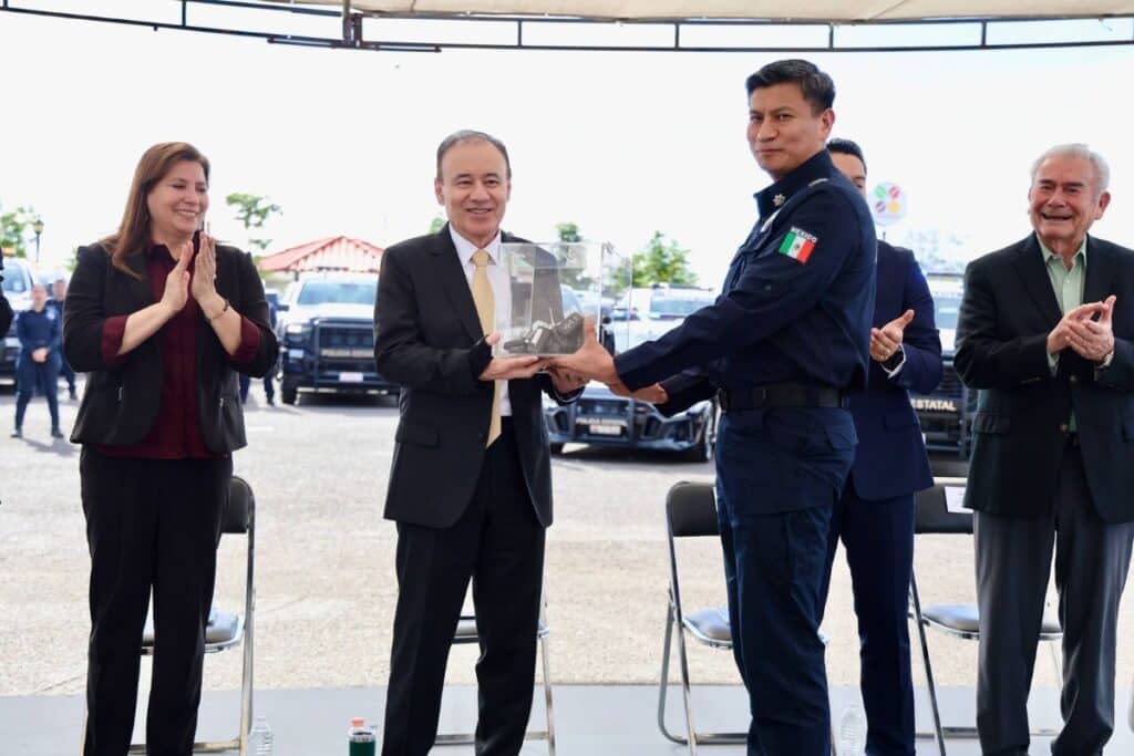 Gobernador Durazo duplica estado de fuerza con más patrullas y reconoce a policías en su día 2 Durazo