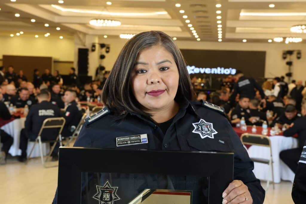 Reconoce Gobernador Durazo a Karla Moroyoqui y Antonio Reyes como Policías del Año en Sonora 1 Karla