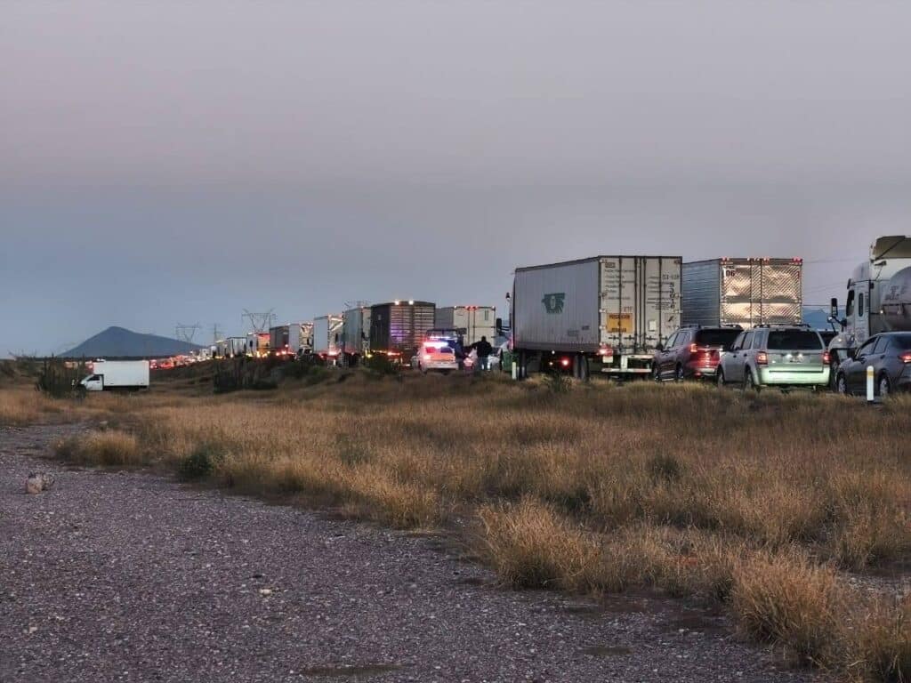 Resulta chófer de tráiler lesionado 1 125