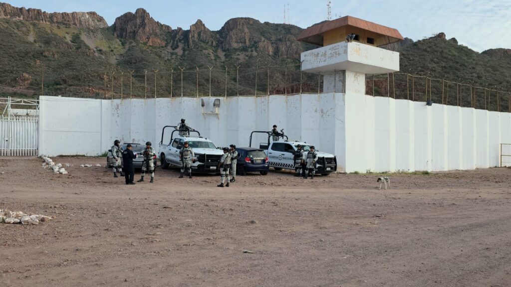 Realizan cateo en Cereso 3 317 copia