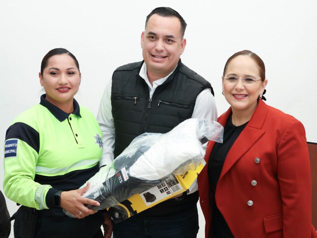 Alcaldesa Karla Córdova entrega uniformes a elementos de Seguridad Pública 3 340