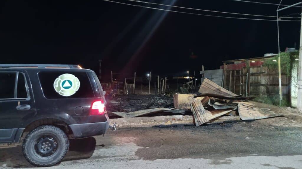 Destruye incendio vivienda en Empalme 1 38