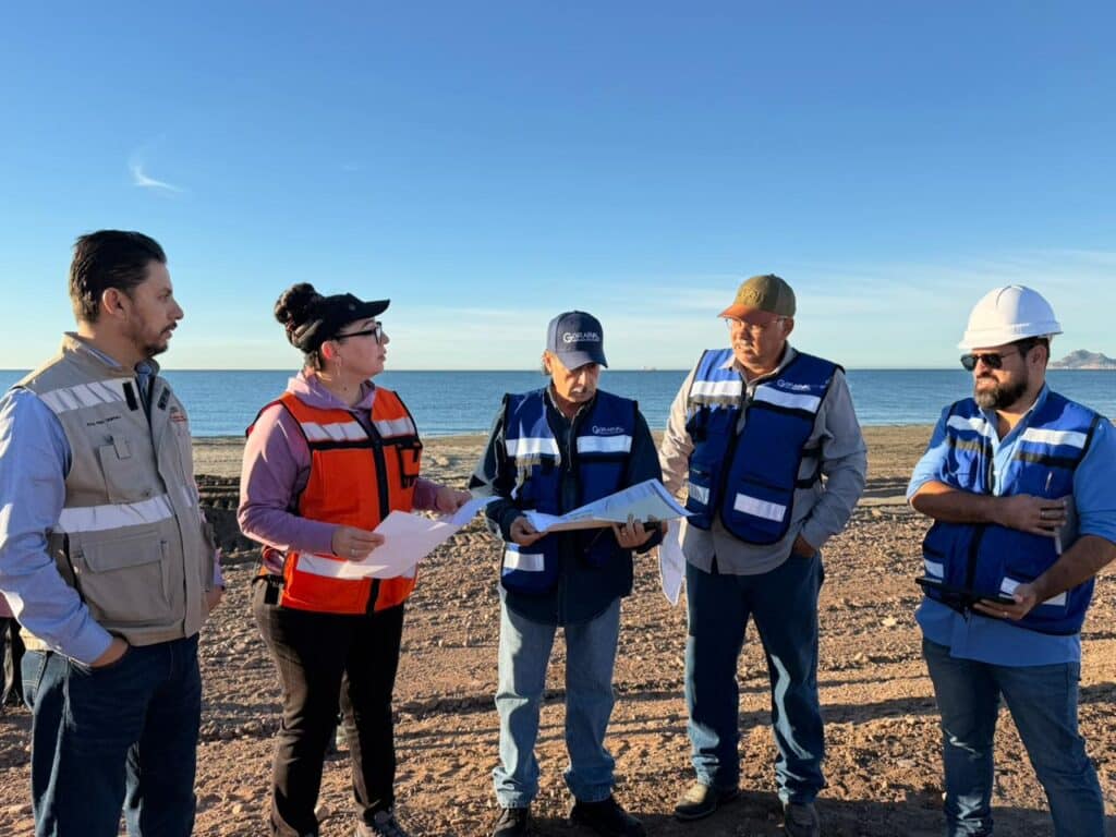 Supervisan construcción del malecón turístico en la playa del Cochorit 1 49