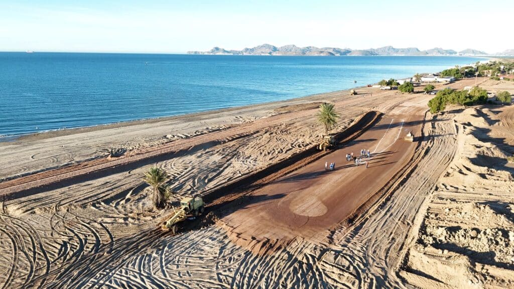 Supervisan construcción del malecón turístico en la playa del Cochorit 2 50 1