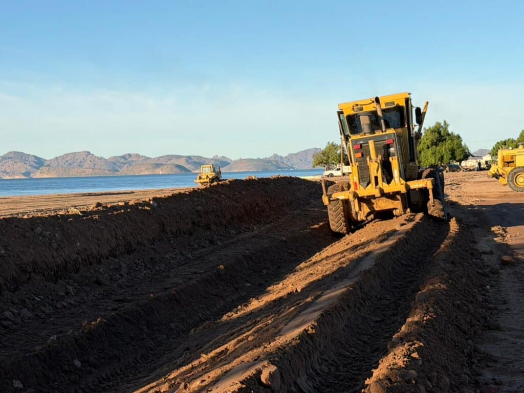 Supervisan construcción del malecón turístico en la playa del Cochorit 3 51