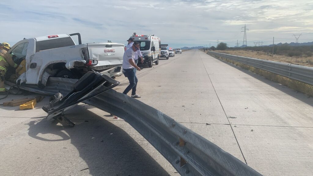 Rescatan a conductor prensado 1 56