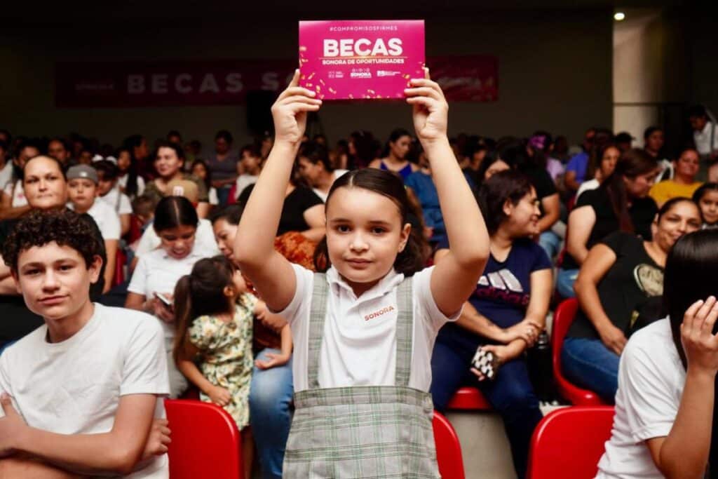 Más de medio millón de estudiantes recibirán una beca en Sonora: Durazo 1 beca