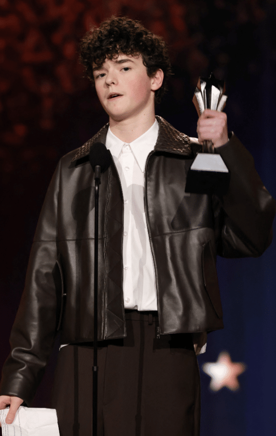 Owen Cooper hace historia en los Critics Choice Awards 2026 como el actor más joven en ganar por una miniserie 1 Critics Choice
