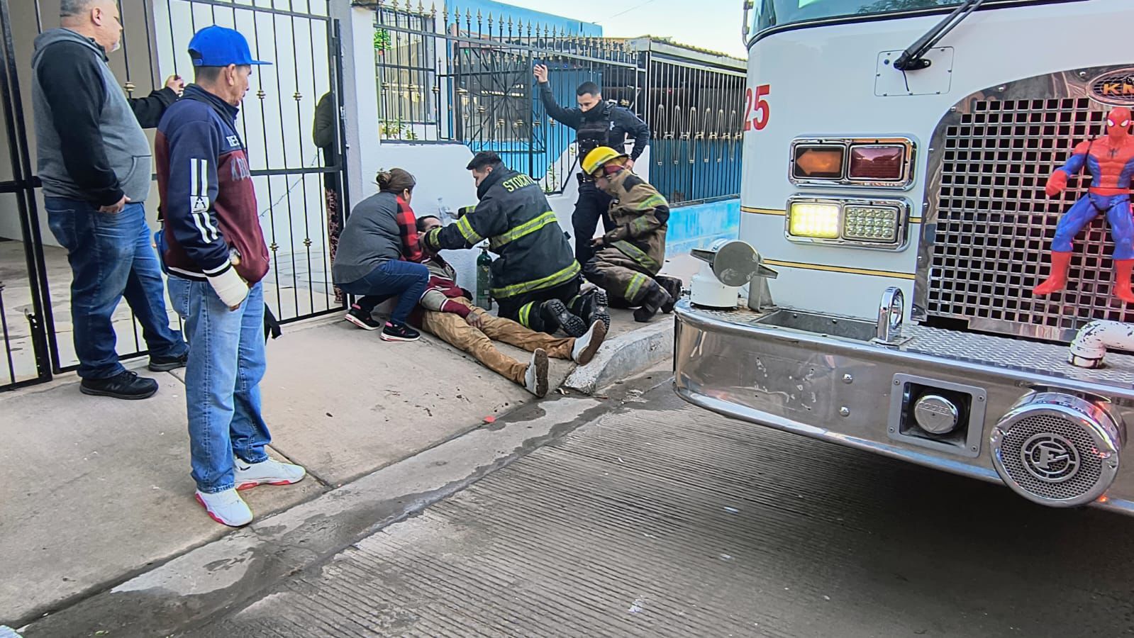 Se intoxica hombre; fue rescatado por elementos de Bomberos