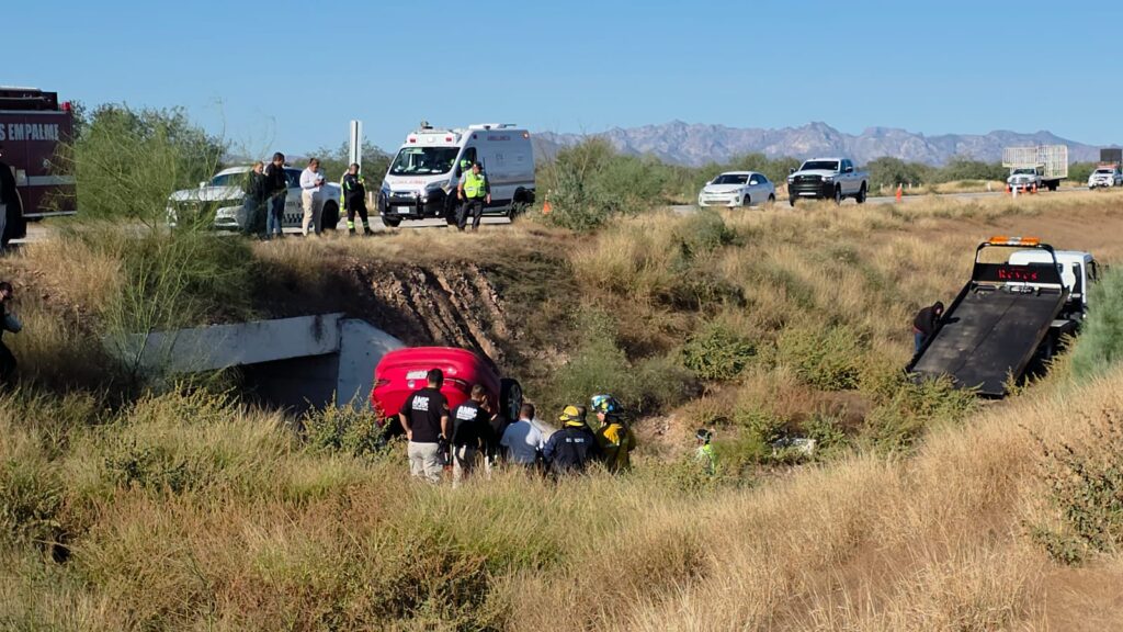 Muere conductor; el auto que tripulaba chocó contra caballo 2 76