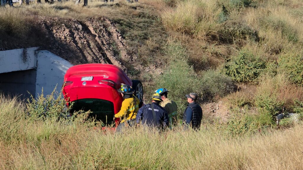 Muere conductor; el auto que tripulaba chocó contra caballo 3 77