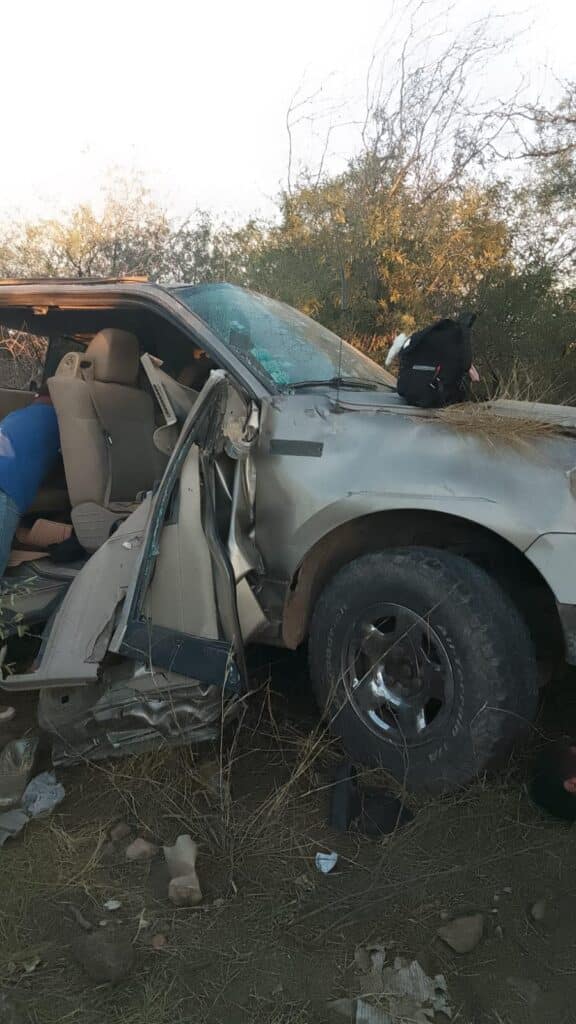 Resulta herido en volcadura en el valle de Empalme 1 84