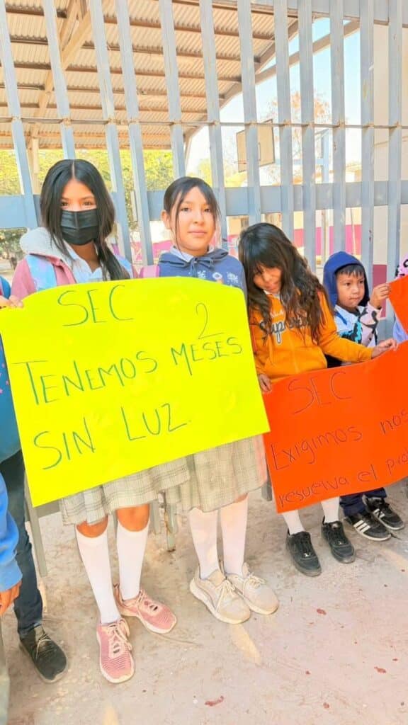 Toman padres de familia escuela primaria en Vícam 2 91