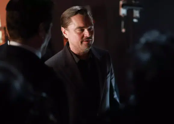 Leonardo DiCaprio y su viaje en yate con Jeff Bezos, blanco de un chiste en los Critics Choice Awards 2026 1 Leonardo DiCaprio