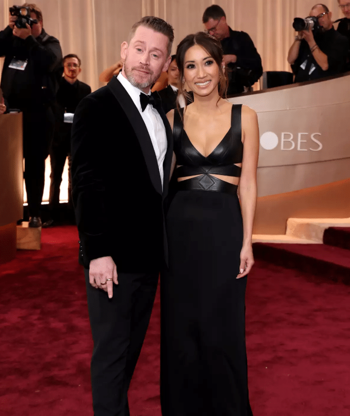 Macaulay Culkin reapareció en los Golden Globes lejos de lo navideño 1 Macaulay Culkin