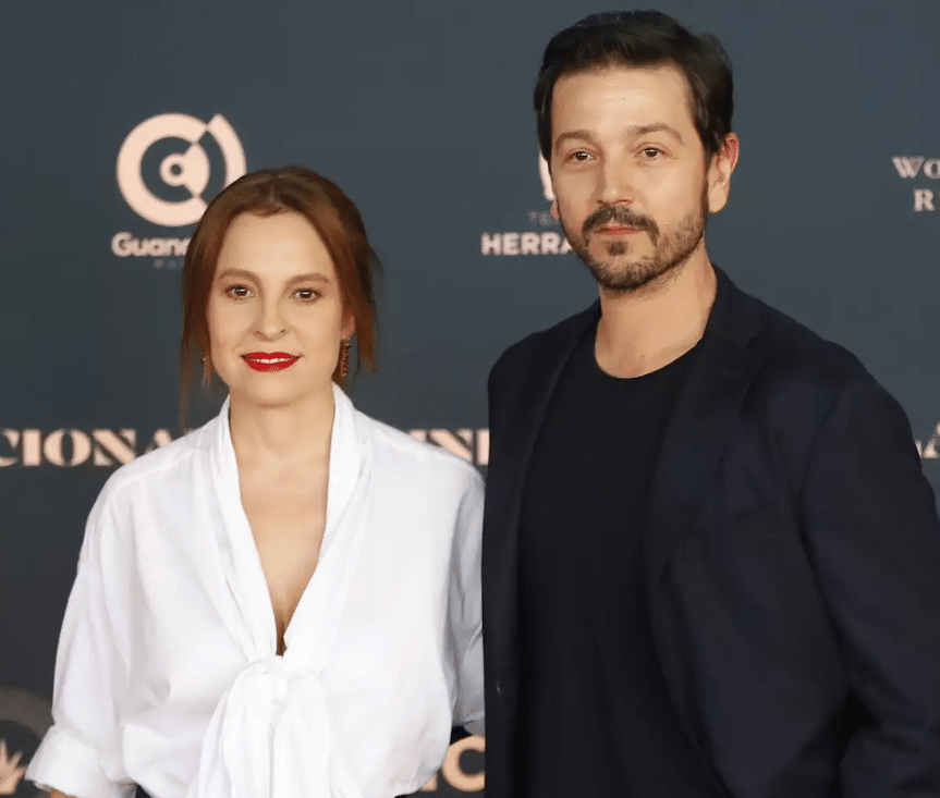 Diego Luna y Marina de Tavira brillan en Golden Globes 2026 1 Diego Luna y Marina