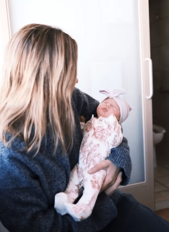 Camila West da la bienvenida a su hija Lua y comparte fotos 1 Camila West