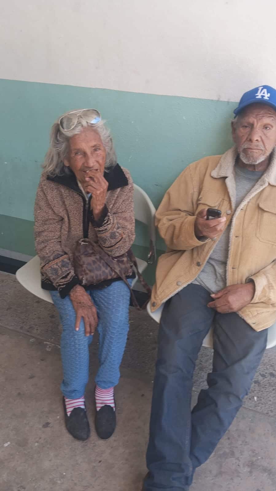 Abuelitos sí tienen familia y apoyo