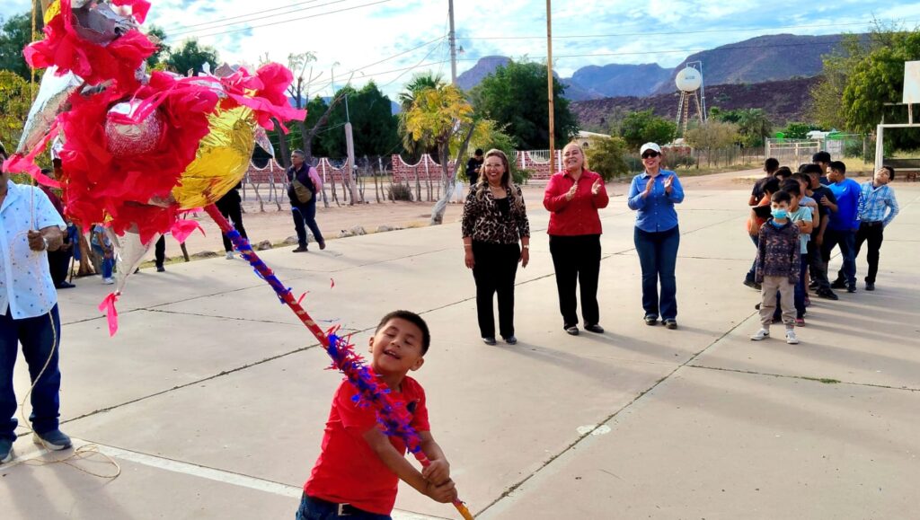 Lleva DIF dulces, juguetes y ropa para niños de comunidades rurales 3 WhatsApp Image 2026 01 23 at 6.05.45 PM