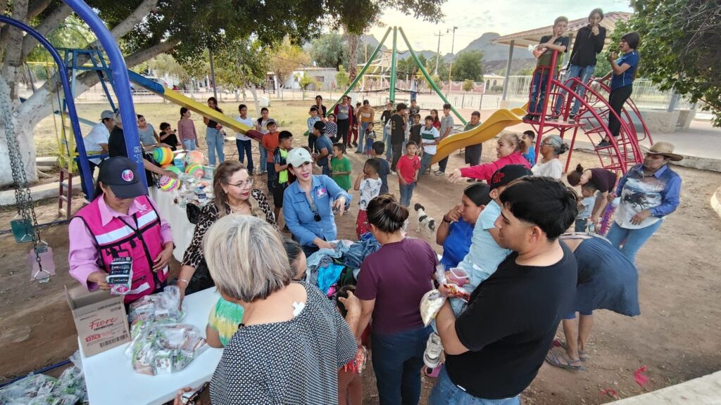 Lleva DIF dulces, juguetes y ropa para niños de comunidades rurales 1 WhatsApp Image 2026 01 23 at 6.05.46 PM 1