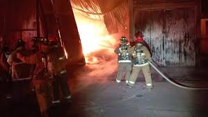 Estalla bodega de "huachicol" en Guanajuato; evacúan a familias 1 bodega 1