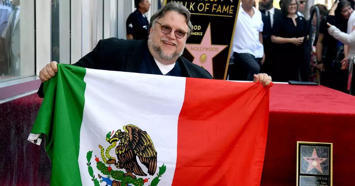 Del Toro celebra sus raíces mexicanas con gestos inolvidables