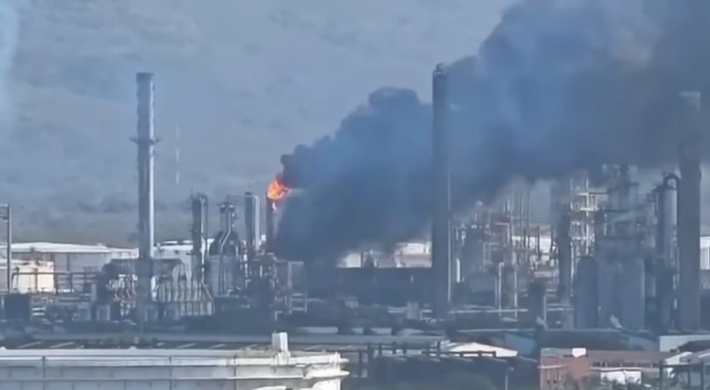 Pemex controla conato de incendio en la refinería de Dos Bocas 2 image 129