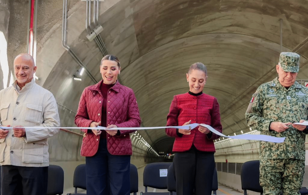 Sheinbaum inaugura tramo del Viaducto Elevado en Tijuana: “Construimos puentes, no muros” 1 image 294