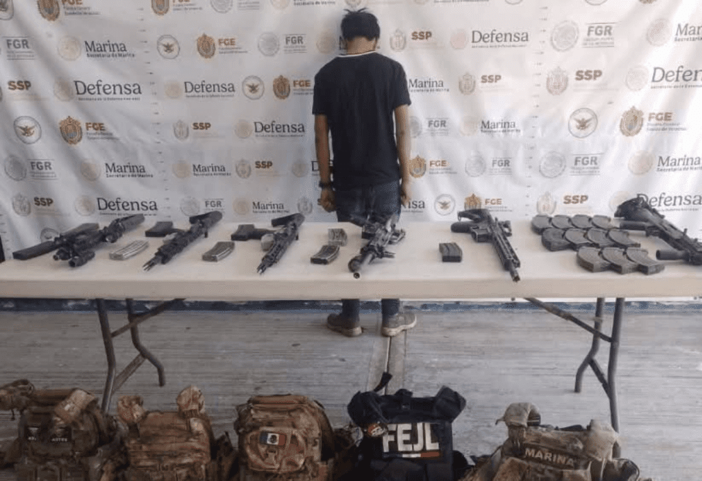 Cae menor de edad tras enfrentamiento en veracruz; aseguran arsenal y equipo táctico 1 image 9