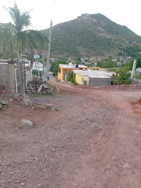 Se impacta pick up, contra sedán 1 pick up