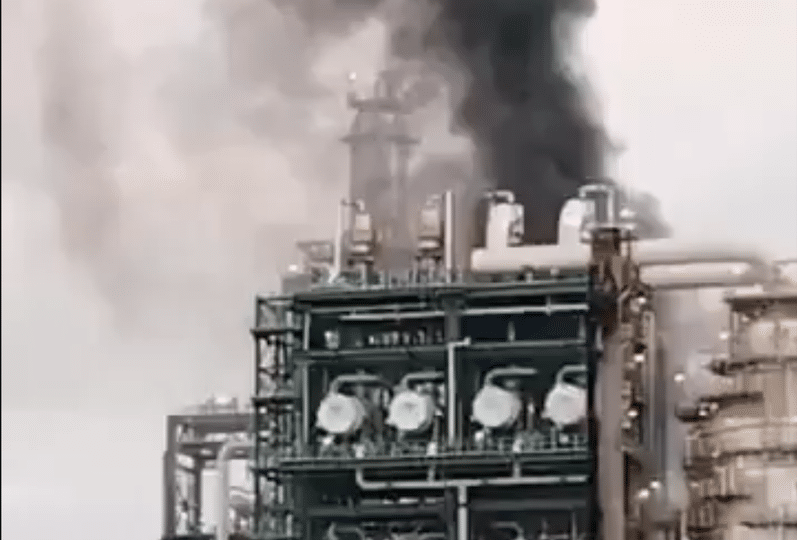 Pemex controla conato de incendio en la refinería de Dos Bocas